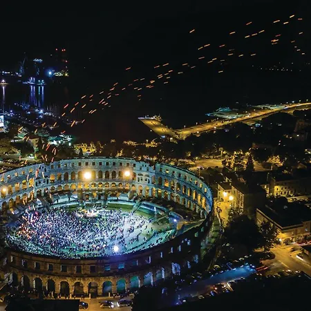 Vikendica Stunning In Pula