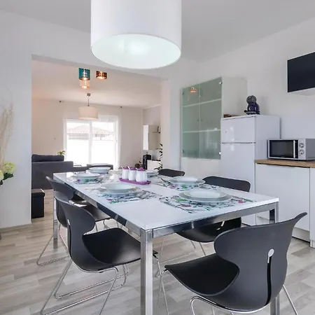 Stunning In Ferienhaus *