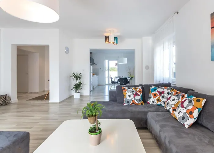 Holiday home Stunning In