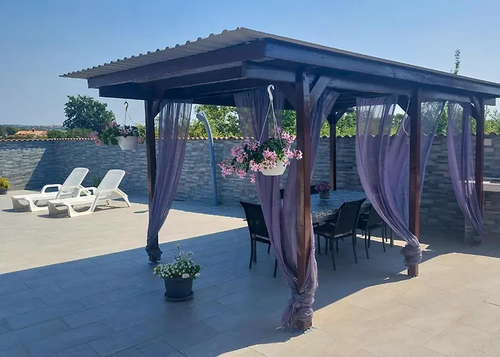 Stunning In Holiday home Pula