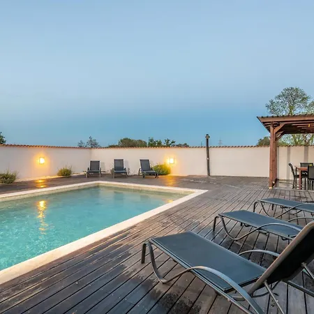In With Outdoor Swimming Pool * Pula